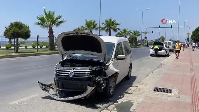 Yaya geçidinde hafif ticari aracın çarptığı bisikletli genç kız hayatını kaybetti Yaya geçidinde hafif ticari aracın çarptığı bisikletli genç kız hayatını kaybetti