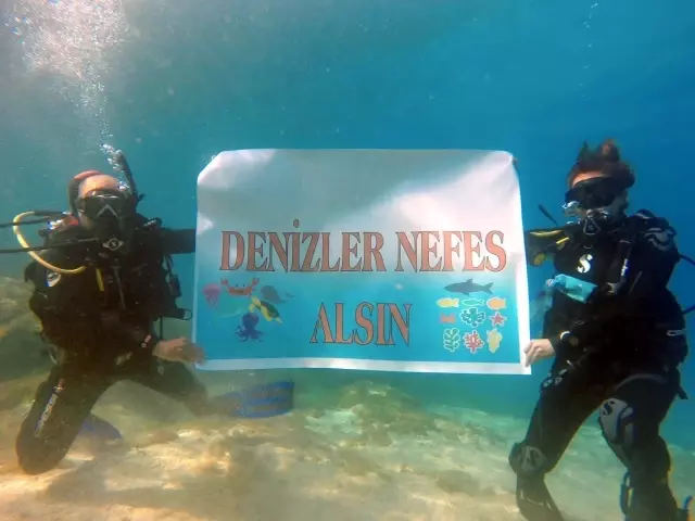 15 metre derinden Marmara Denizi için haykırdılar 15 metre derinden Marmara Denizi için haykırdılar