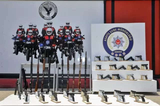 Adana'da yapılan uygulamada çeşitli suçlardan aranan 326 kişi yakalandı Adana'da yapılan uygulamada çeşitli suçlardan aranan 326 kişi yakalandı