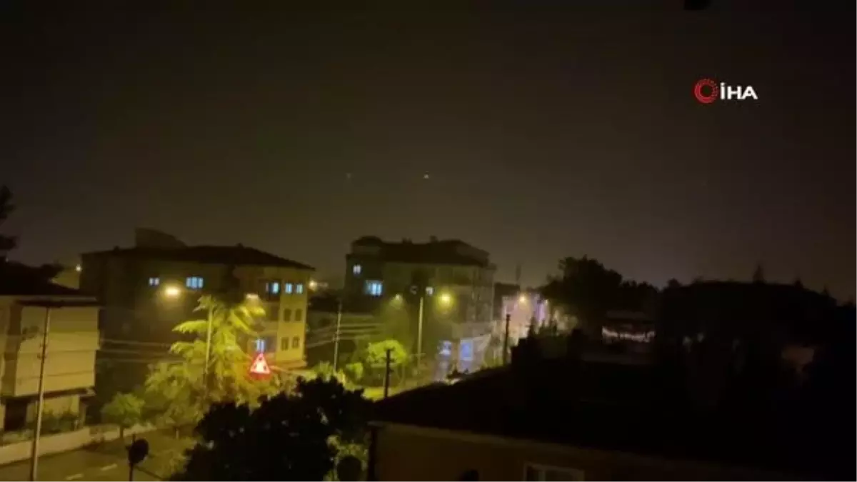 Afyonkarahisar'da şimşekler geceyi gündüze çevirdi