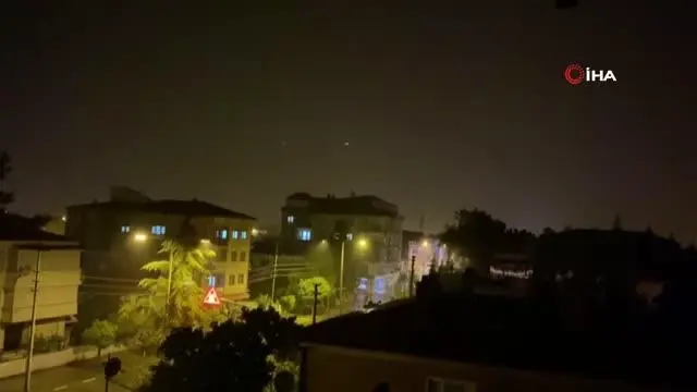 Afyonkarahisar'da şimşekler geceyi gündüze çevirdi Afyonkarahisar'da şimşekler geceyi gündüze çevirdi