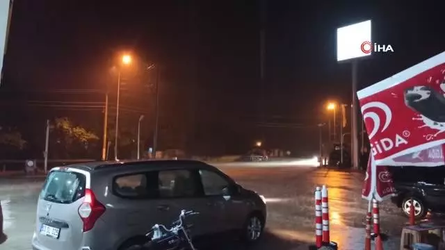Afyonkarahisar'da şimşekler geceyi gündüze çevirdi Afyonkarahisar'da şimşekler geceyi gündüze çevirdi