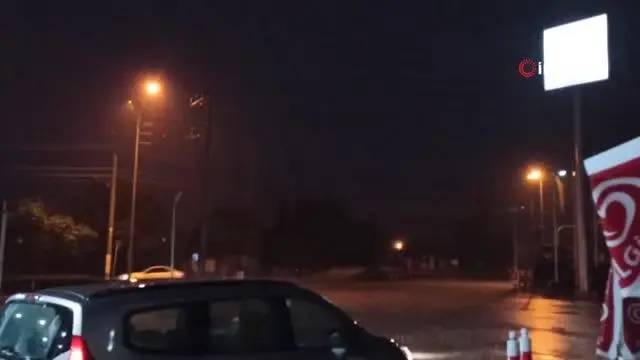 Afyonkarahisar'da şimşekler geceyi gündüze çevirdi Afyonkarahisar'da şimşekler geceyi gündüze çevirdi