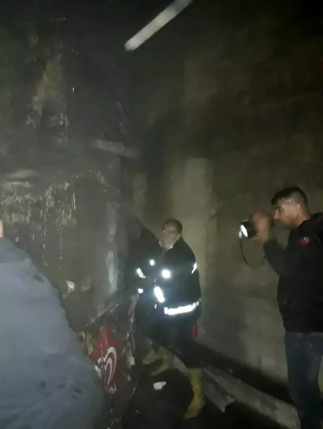 Ağrı'da çıkan yangın söndürüldü Ağrı'da çıkan yangın söndürüldü