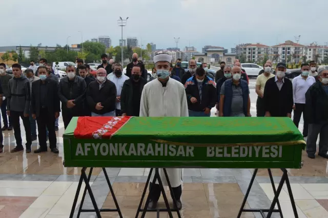 Antalya'daki kazada hayatını kaybeden bisiklet sürücüsü genç kız, Afyonkarahisar'da defnedildi Antalya'daki kazada hayatını kaybeden bisiklet sürücüsü genç kız, Afyonkarahisar'da defnedildi