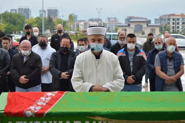 Antalya'daki kazada hayatını kaybeden bisiklet sürücüsü genç kız, Afyonkarahisar'da defnedildi Antalya'daki kazada hayatını kaybeden bisiklet sürücüsü genç kız, Afyonkarahisar'da defnedildi
