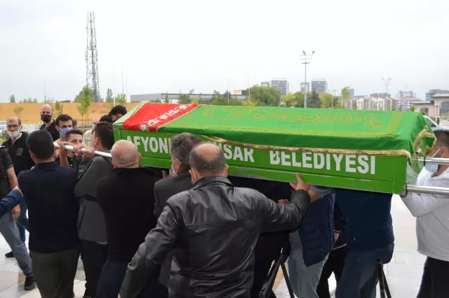 Antalya'daki kazada hayatını kaybeden bisiklet sürücüsü genç kız, Afyonkarahisar'da defnedildi Antalya'daki kazada hayatını kaybeden bisiklet sürücüsü genç kız, Afyonkarahisar'da defnedildi