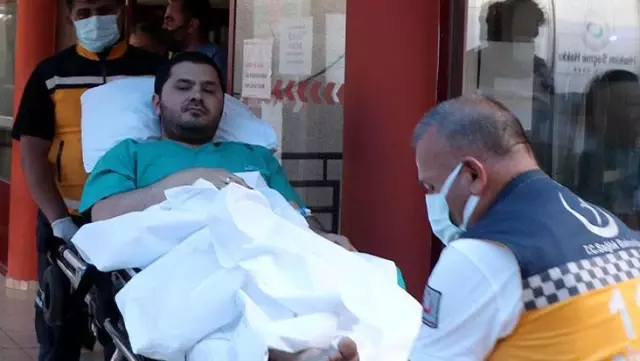 Arkadaşları görünce inanamadı! Nöroloji doktoruna sokak ortasında silahlı saldırı Arkadaşları görünce inanamadı! Nöroloji doktoruna sokak ortasında silahlı saldırı