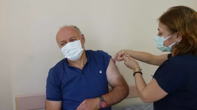 40 yaş ve üstü vatandaşlar aşılanmaya başlandı 40 yaş ve üstü vatandaşlar aşılanmaya başlandı