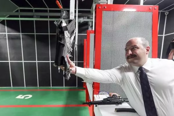 Bakan Varank, yerli balistik çözümler üreten Nurol Teknoloji'yi ziyaret etti (1)