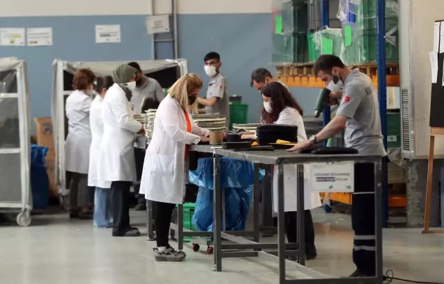 Bakan Varank, yerli balistik çözümler üreten Nurol Teknoloji'yi ziyaret etti (1)