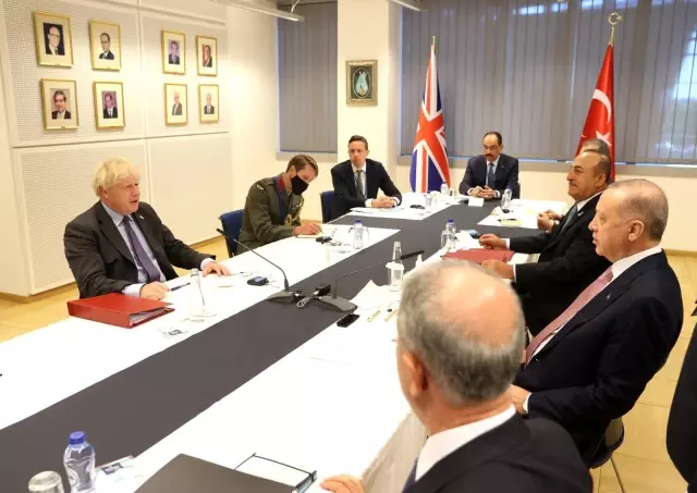 Son dakika gündem: Cumhurbaşkanı Erdoğan'ın NATO Zirvesi kapsamında İngiltere Başbakanı Johnson ile görüşmesi sona erdi. Son dakika gündem: Cumhurbaşkanı Erdoğan'ın NATO Zirvesi kapsamında İngiltere Başbakanı Johnson ile görüşmesi sona erdi.