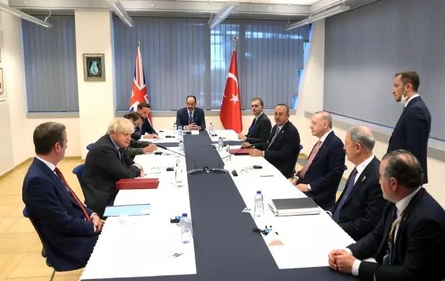 Son dakika gündem: Cumhurbaşkanı Erdoğan'ın NATO Zirvesi kapsamında İngiltere Başbakanı Johnson ile görüşmesi sona erdi.