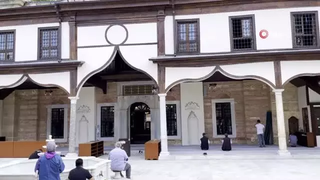Emirsultan türbesi ziyarete açıldı