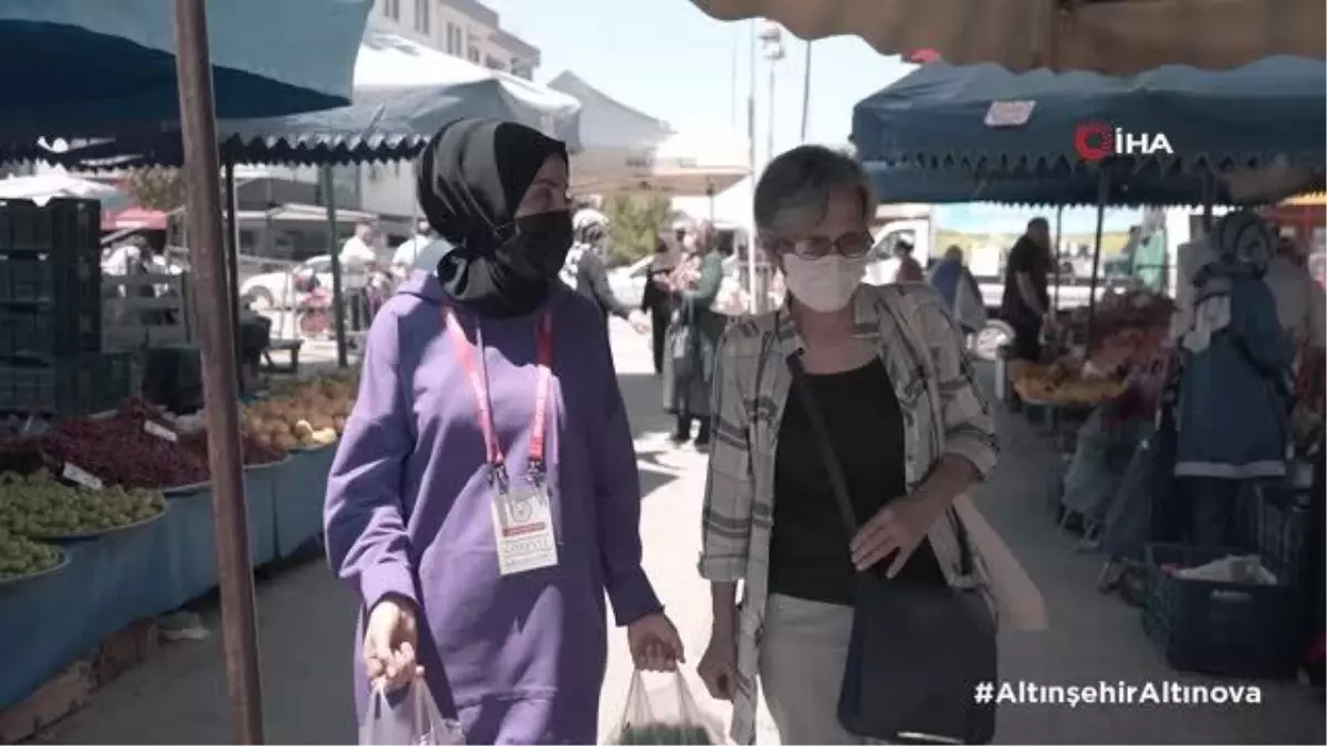 Engellilerin ve yaşlıların pazar torbalarını belediye taşıyor