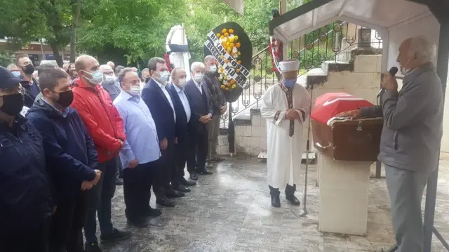 Eski İzmir Milletvekili Ahmet Süter son yolculuğuna uğurlandı Eski İzmir Milletvekili Ahmet Süter son yolculuğuna uğurlandı