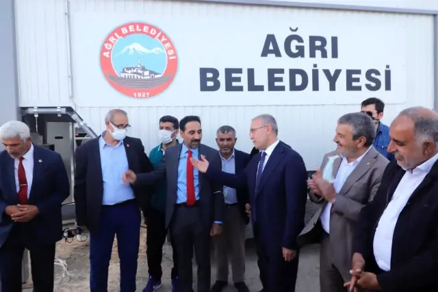 Günlük en çok asfalt üretecek asfalt plentinin kurulumu yerinde incelendi Günlük en çok asfalt üretecek asfalt plentinin kurulumu yerinde incelendi