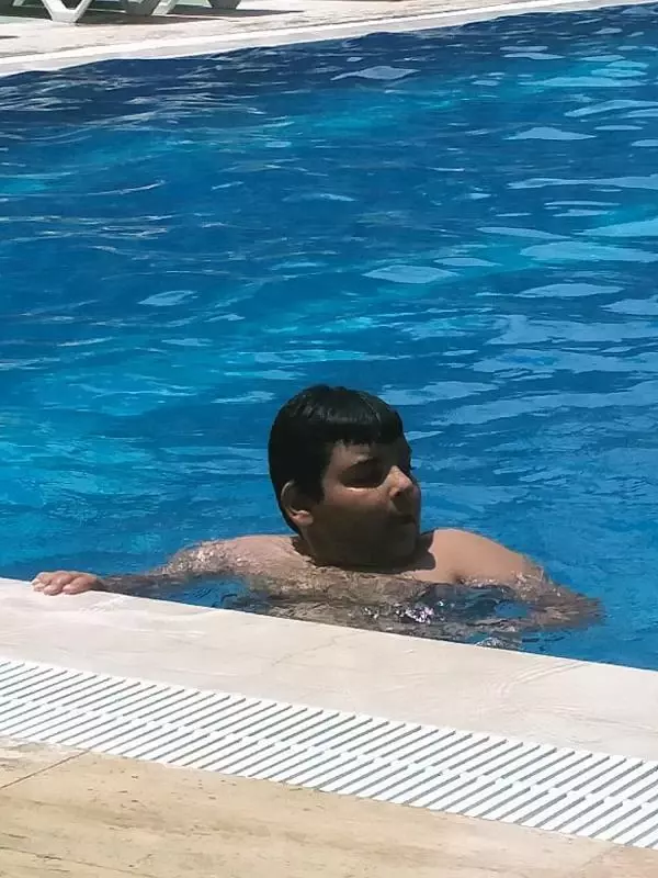 Havuzda boğulan 10 yaşındaki Deniz, gözyaşlarıyla toprağa verildi Havuzda boğulan 10 yaşındaki Deniz, gözyaşlarıyla toprağa verildi