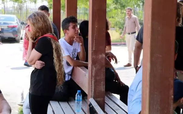 Havuzda boğulan 10 yaşındaki Deniz, gözyaşlarıyla toprağa verildi Havuzda boğulan 10 yaşındaki Deniz, gözyaşlarıyla toprağa verildi