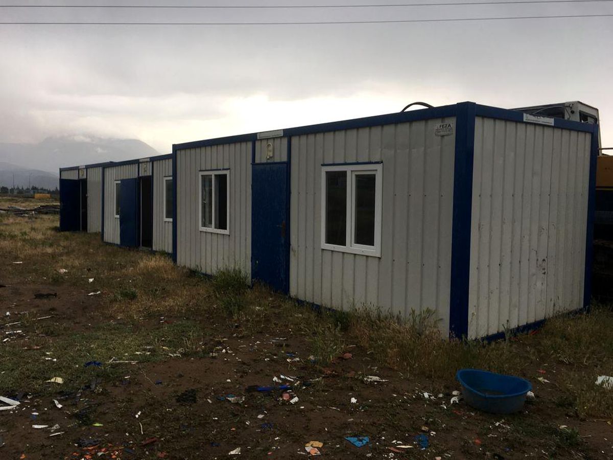 İşçilerin kaldığı konteynerleri çalıp sattı