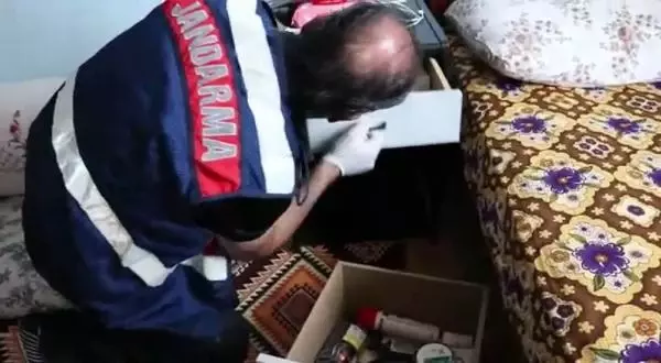 JANDARMADAN UYUŞTURUCU OPERASYONU; 7 KİŞİ TUTUKLANDI JANDARMADAN UYUŞTURUCU OPERASYONU; 7 KİŞİ TUTUKLANDI
