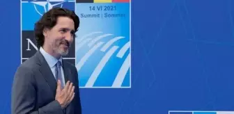 Kanada Başbakanı yine bildiğiniz gibi! NATO Zirvesi'ne renkli çoraplarıyla damga vurdu