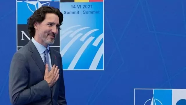 Kanada Başbakanı yine bildiğiniz gibi! NATO Zirvesi'ne renkli çoraplarıyla damga vurdu Kanada Başbakanı yine bildiğiniz gibi! NATO Zirvesi'ne renkli çoraplarıyla damga vurdu