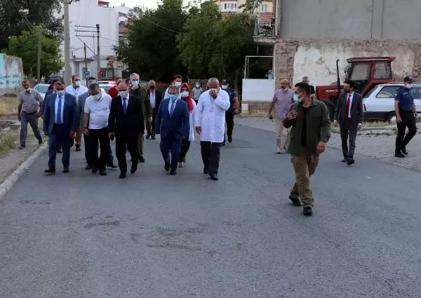 Arkadaşları görünce inanamadı! Nöroloji doktoruna sokak ortasında silahlı saldırı
