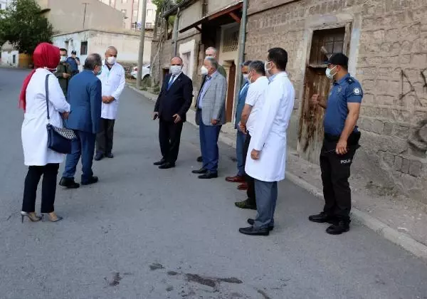 Arkadaşları görünce inanamadı! Nöroloji doktoruna sokak ortasında silahlı saldırı Arkadaşları görünce inanamadı! Nöroloji doktoruna sokak ortasında silahlı saldırı
