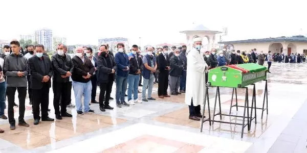 Antalya'daki kazada hayatını kaybeden bisiklet sürücüsü genç kız, Afyonkarahisar'da defnedildi Antalya'daki kazada hayatını kaybeden bisiklet sürücüsü genç kız, Afyonkarahisar'da defnedildi