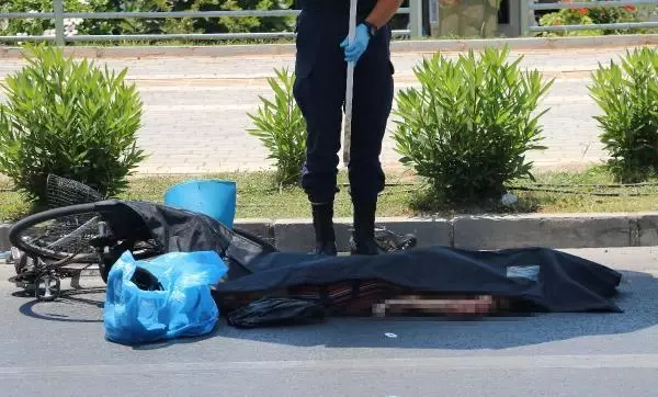 Antalya'daki kazada hayatını kaybeden bisiklet sürücüsü genç kız, Afyonkarahisar'da defnedildi Antalya'daki kazada hayatını kaybeden bisiklet sürücüsü genç kız, Afyonkarahisar'da defnedildi