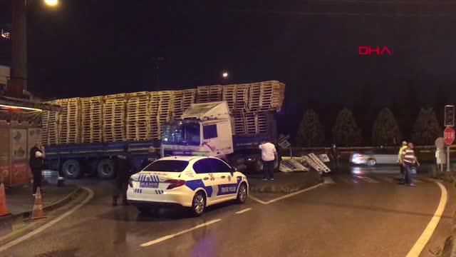 kocaeli tir in carptigi sinyalizasyon diregi 14200674 o