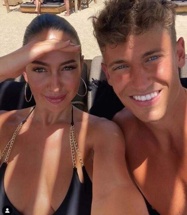 Koronavirüse yakalandığı için İspanya kadrosundan çıkarılan Llorente, model sevgilisiyle tatile gitti Koronavirüse yakalandığı için İspanya kadrosundan çıkarılan Llorente, model sevgilisiyle tatile gitti