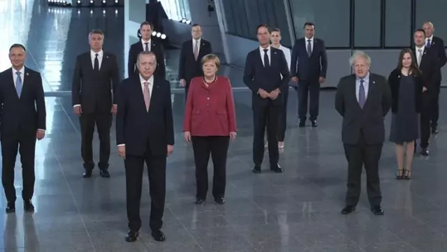 NATO Zirvesi, 30 liderin aile fotoğrafı çekilmesi ile başladı NATO Zirvesi, 30 liderin aile fotoğrafı çekilmesi ile başladı