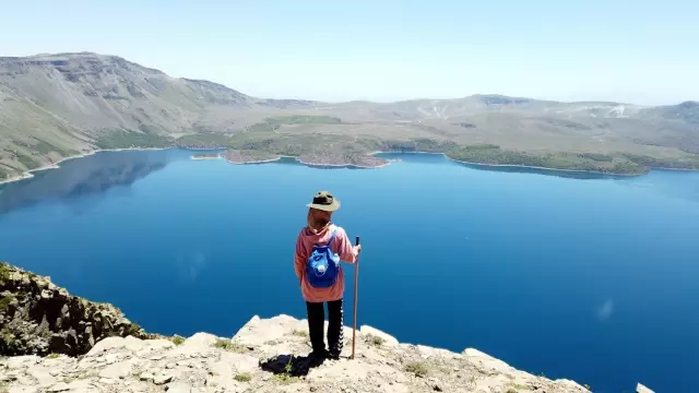 Son dakika haberi! Nemrut Krater Gölü'nde çevre temizliğine dikkat çekmek için doğa yürüyüşü