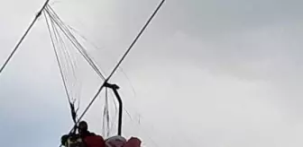Yamaç Paraşütü: Fethiye'de telesiyej hattına dolanan paraşüt pilotu ve yolcusu kurtarıldı Yamaç Paraşütü: Fethiye'de telesiyej hattına dolanan paraşüt pilotu ve yolcusu kurtarıldı