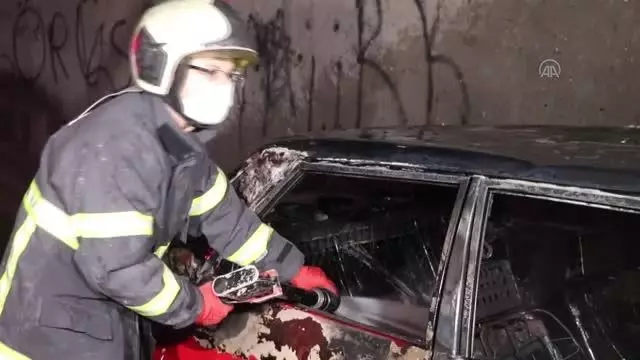 Park halindeki araçta çıkan yangın söndürüldü Park halindeki araçta çıkan yangın söndürüldü