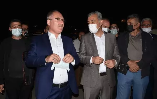 SİVAS'TA ÇÖKEN YOLDA 22 METRELİK ÇUKUR OLUŞTU