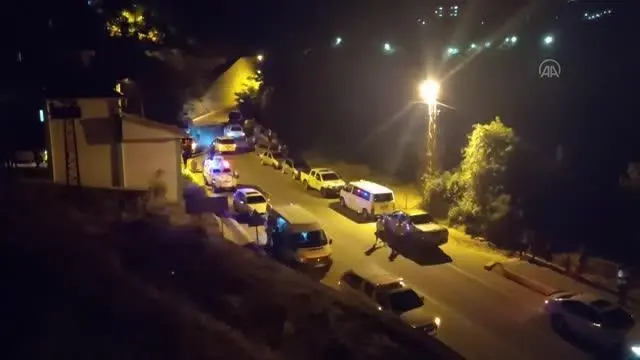 Uçuruma düşen kişi AFAD ve itfaiye ekiplerince kurtarıldı Uçuruma düşen kişi AFAD ve itfaiye ekiplerince kurtarıldı