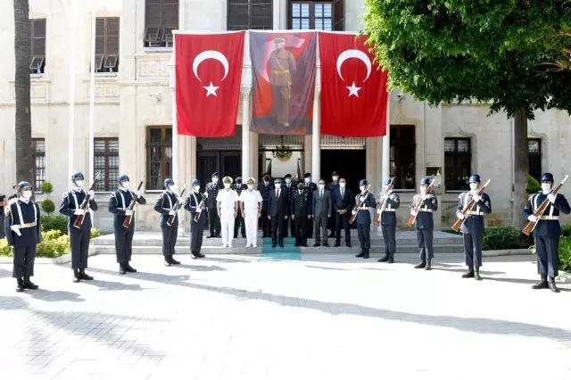Mersin Valisi Su'dan İl Jandarma Komutanlığına ziyaret Mersin Valisi Su'dan İl Jandarma Komutanlığına ziyaret