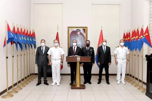 Mersin Valisi Su'dan İl Jandarma Komutanlığına ziyaret