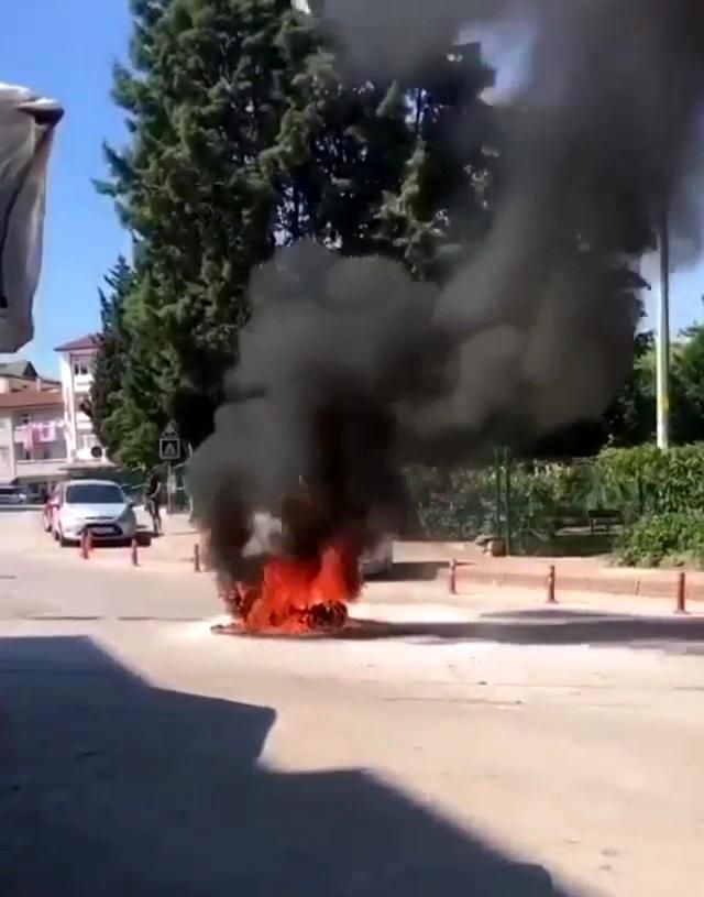yeni aldigi motosikleti alev alev yandi kendi 6 14200507 o