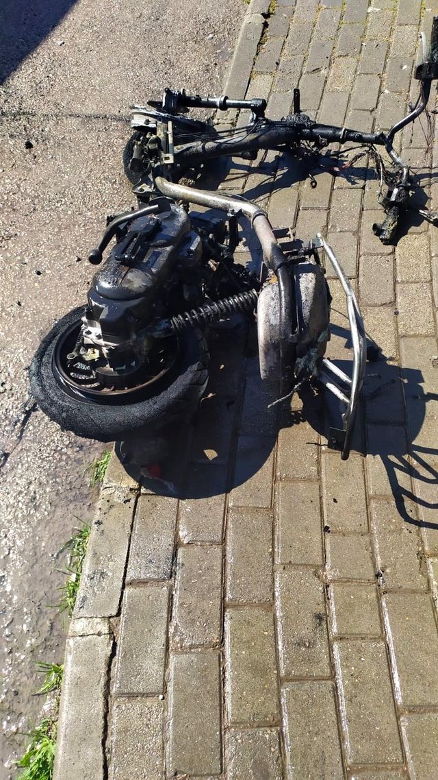 yeni aldigi motosikleti alev alev yandi kendi 8 14200507 o