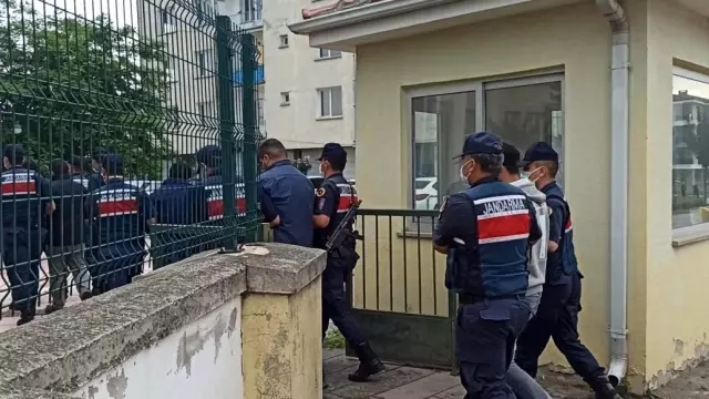 30 saat süren yargılamanın ardından 7 kişi tutuklandı