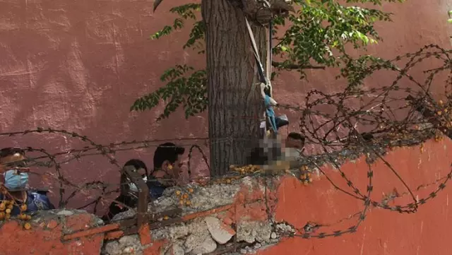 4 gündür kayıp olan gencin çürümeye yüz tutmuş cansız bedeni okul bahçesinde bulundu 4 gündür kayıp olan gencin çürümeye yüz tutmuş cansız bedeni okul bahçesinde bulundu