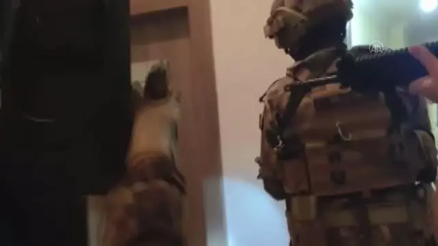 AFYONKARAHİSAR - Elebaşılığını Sedat Peker'in yaptığı suç örgütüne yönelik operasyonda 2 zanlı tutuklandı AFYONKARAHİSAR - Elebaşılığını Sedat Peker'in yaptığı suç örgütüne yönelik operasyonda 2 zanlı tutuklandı