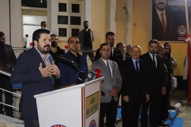 Belediye işçilerinin maaşına bin lira zam yapıldı Belediye işçilerinin maaşına bin lira zam yapıldı