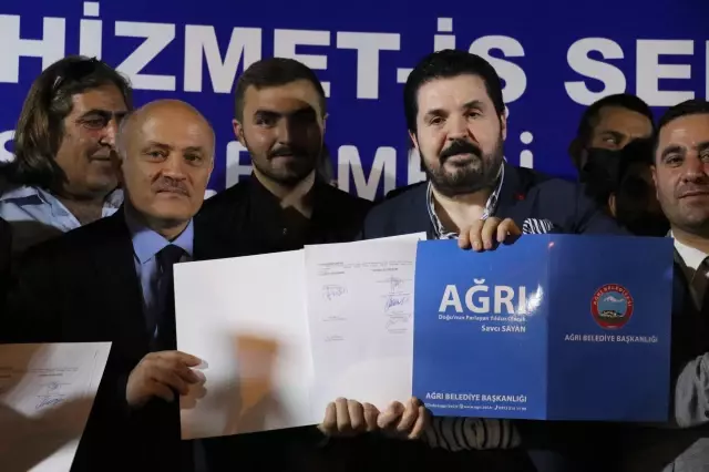 Belediye işçilerinin maaşına bin lira zam yapıldı Belediye işçilerinin maaşına bin lira zam yapıldı