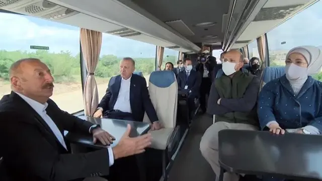 Aliyev ile Emine Erdoğan arasında dikkat çeken diyalog! First Lady'nin Şuşa şaşkınlığı tepkisine yansıdı Aliyev ile Emine Erdoğan arasında dikkat çeken diyalog! First Lady'nin Şuşa şaşkınlığı tepkisine yansıdı