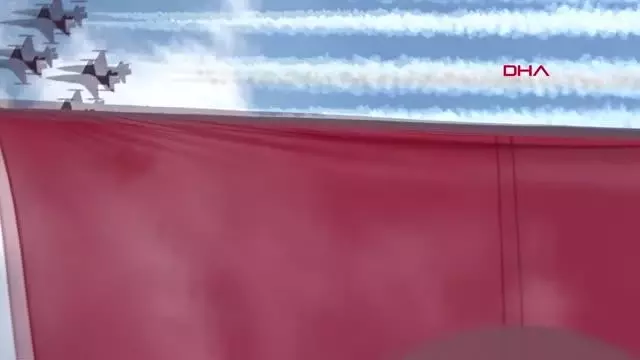 AMASYA'DA, TÜRK YILDIZLARI'NIN GÖSTERİSİ NEFES KESTİ